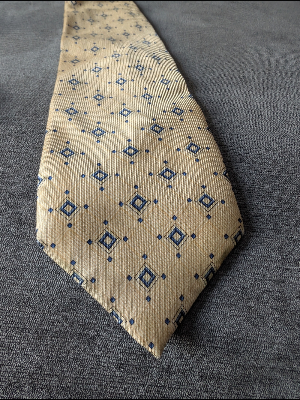 Nautica Men’s 100% Silk Tie Gold Navy Geometric Diamond Necktie